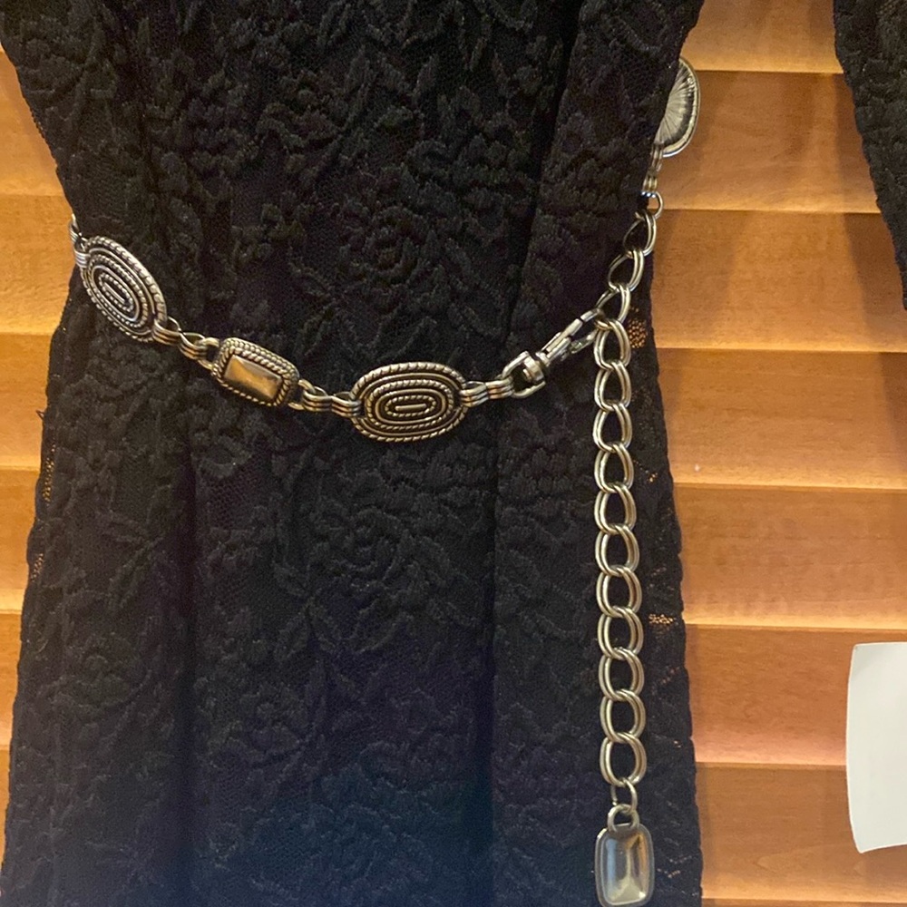 Ornate silver chain accent belt adjustable size (size shown in photo) (e)